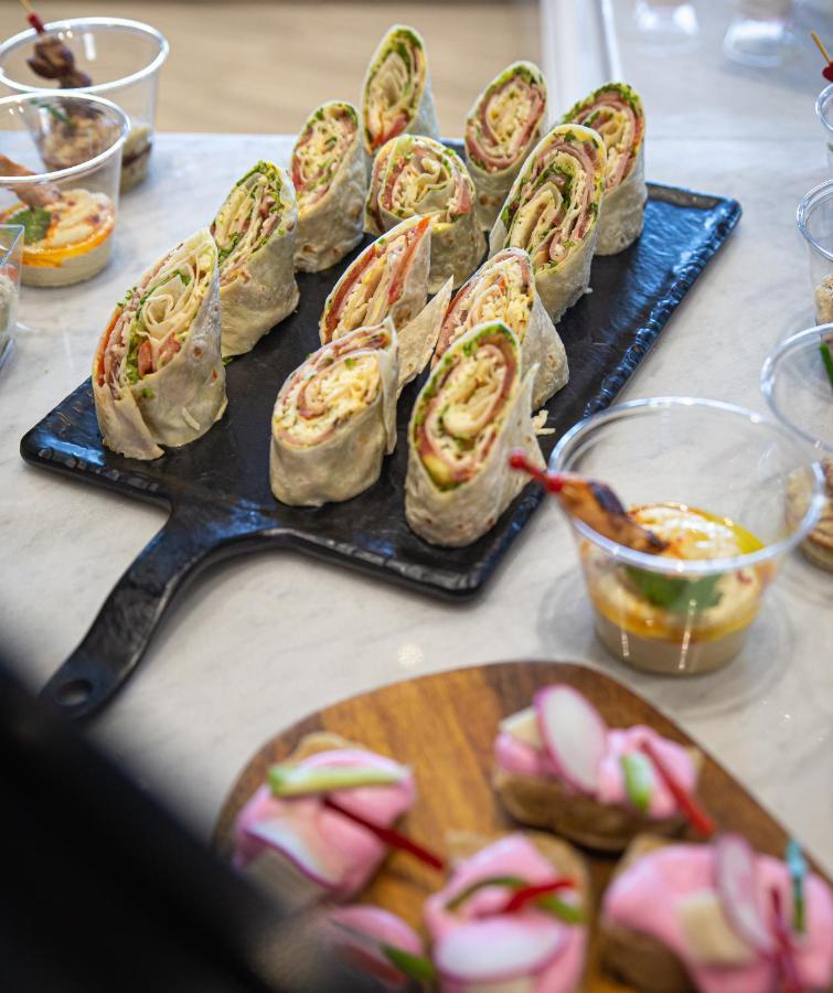 Waves Aqua Resort Кенитра Екстериор снимка A spring roll platter