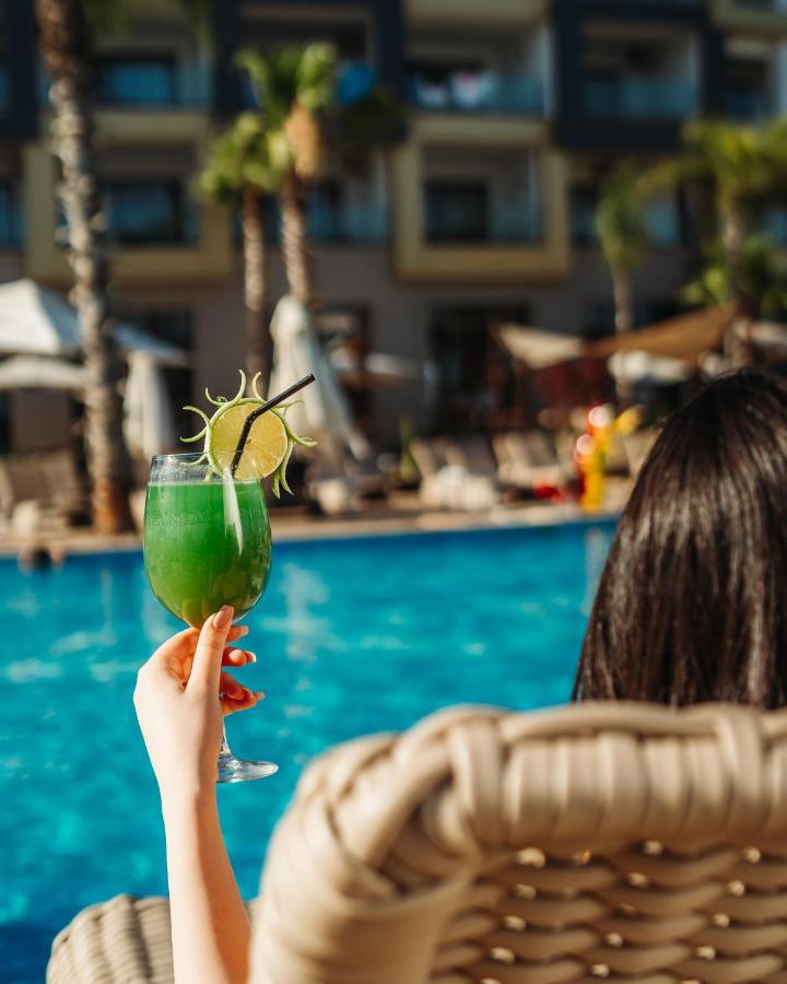 Waves Aqua Resort Кенитра Екстериор снимка A green smoothie
