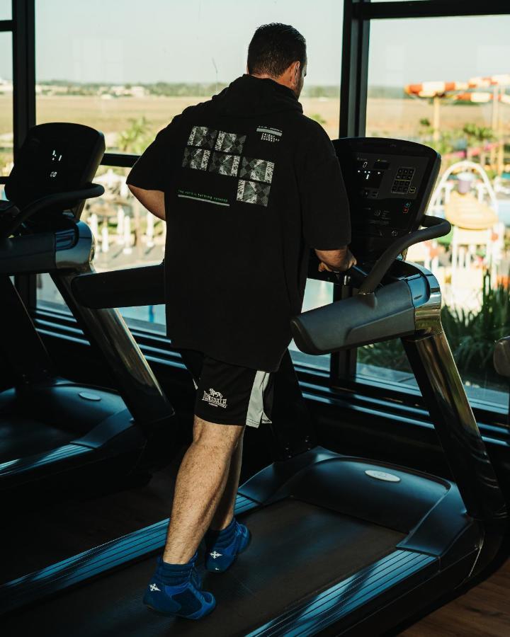 Waves Aqua Resort Кенитра Екстериор снимка A treadmill in use