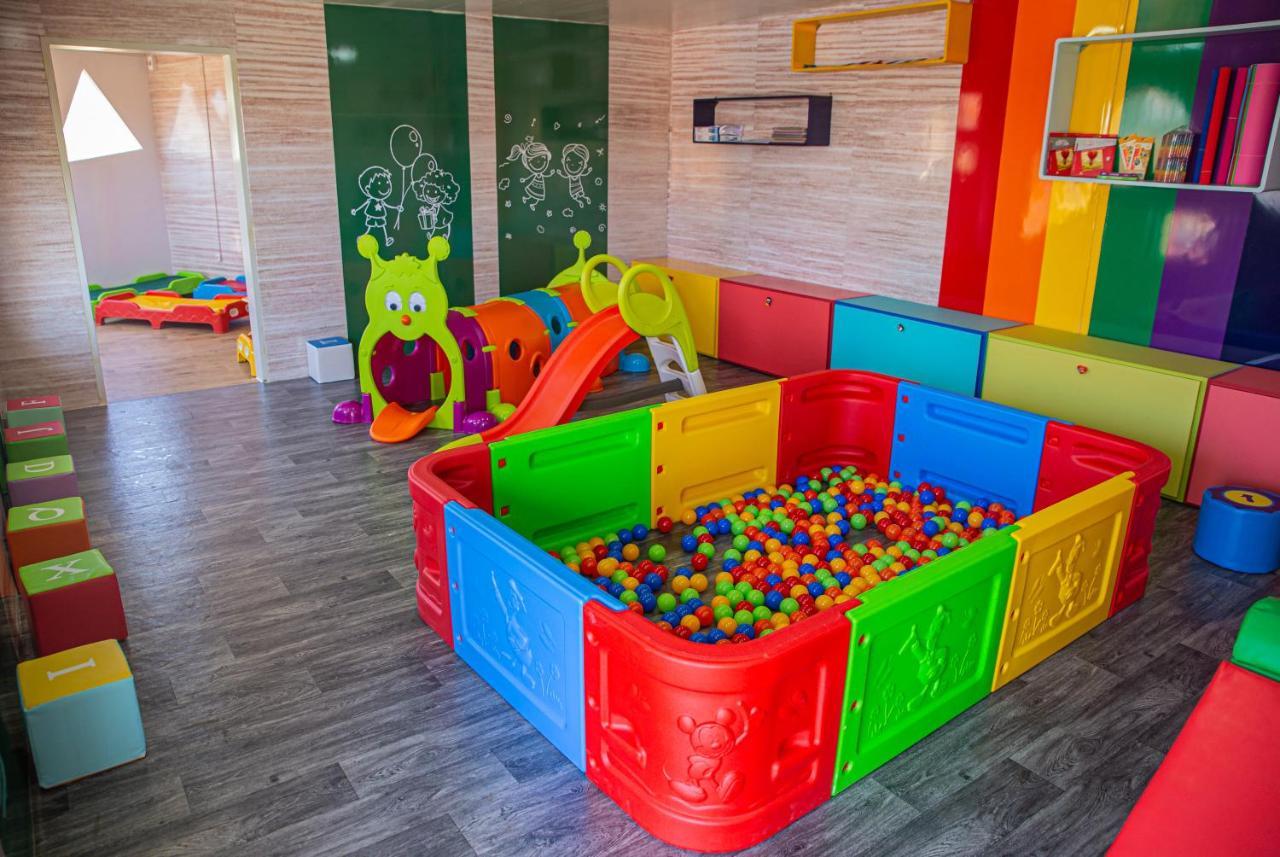 Waves Aqua Resort Кенитра Екстериор снимка A ball pit
