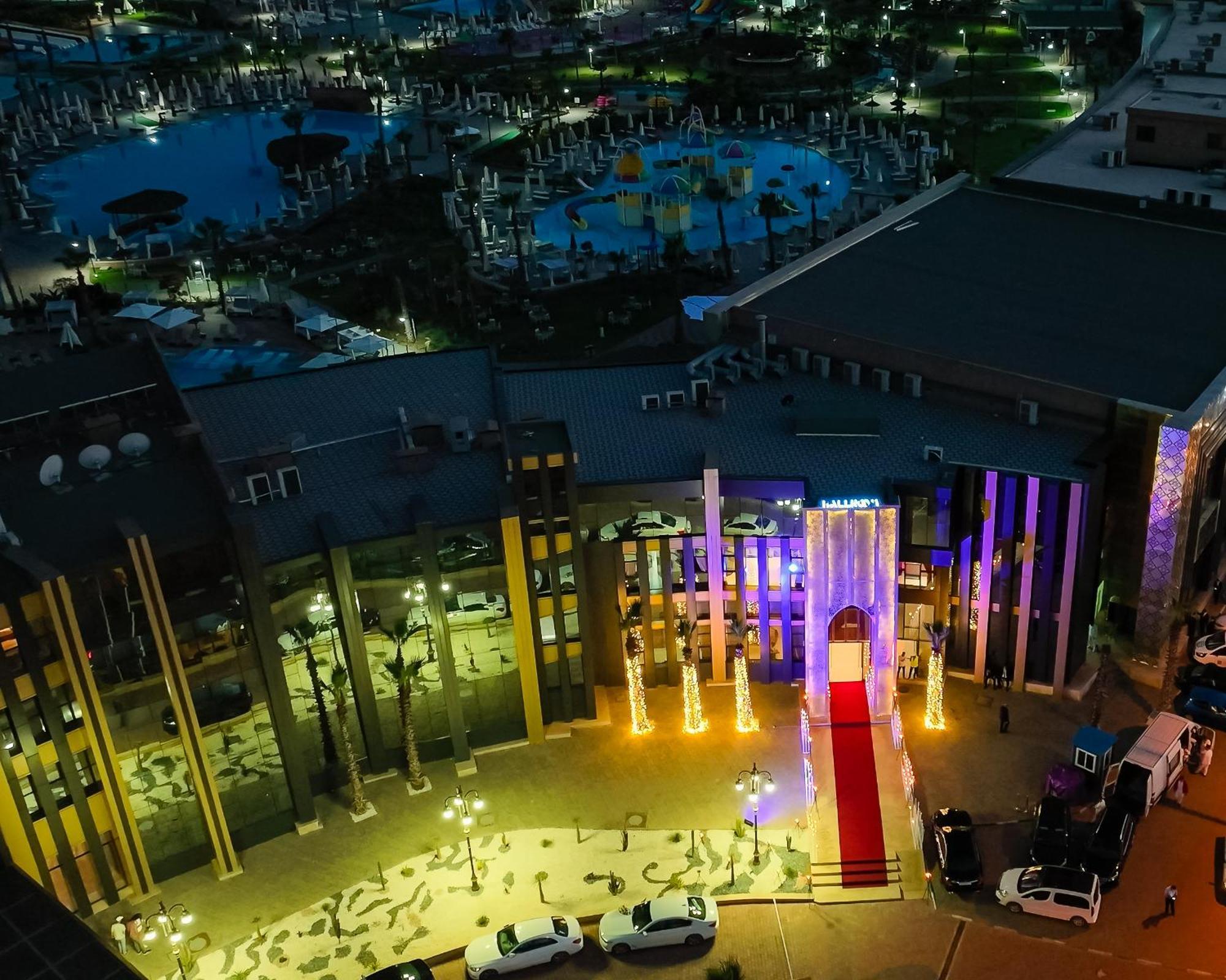 Waves Aqua Resort Кенитра Екстериор снимка The Marina at night